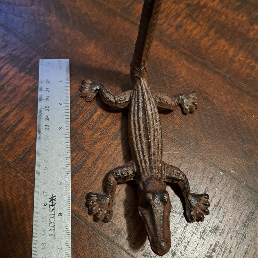 Cast Iron Alligator Paper Towel Holder
